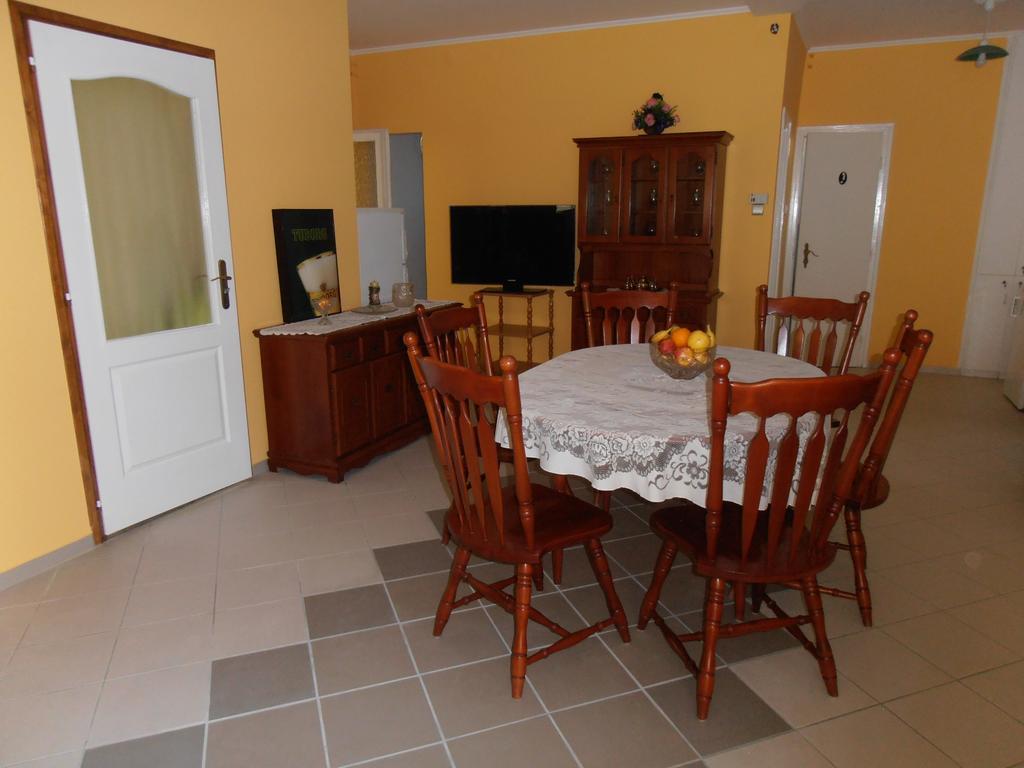 Seven Apartment Keszthely Bagian luar foto